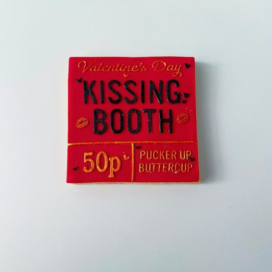 Kissing Booth 50p Embosser and Cookie Cutter Set.