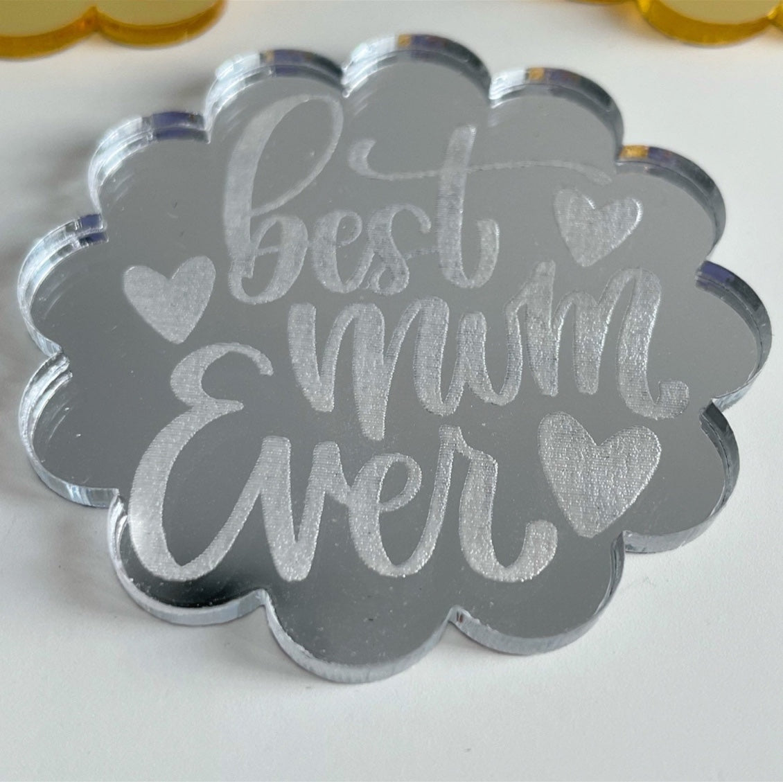 Flower Shaped Best Mum Ever Acrylic Cake Charms.